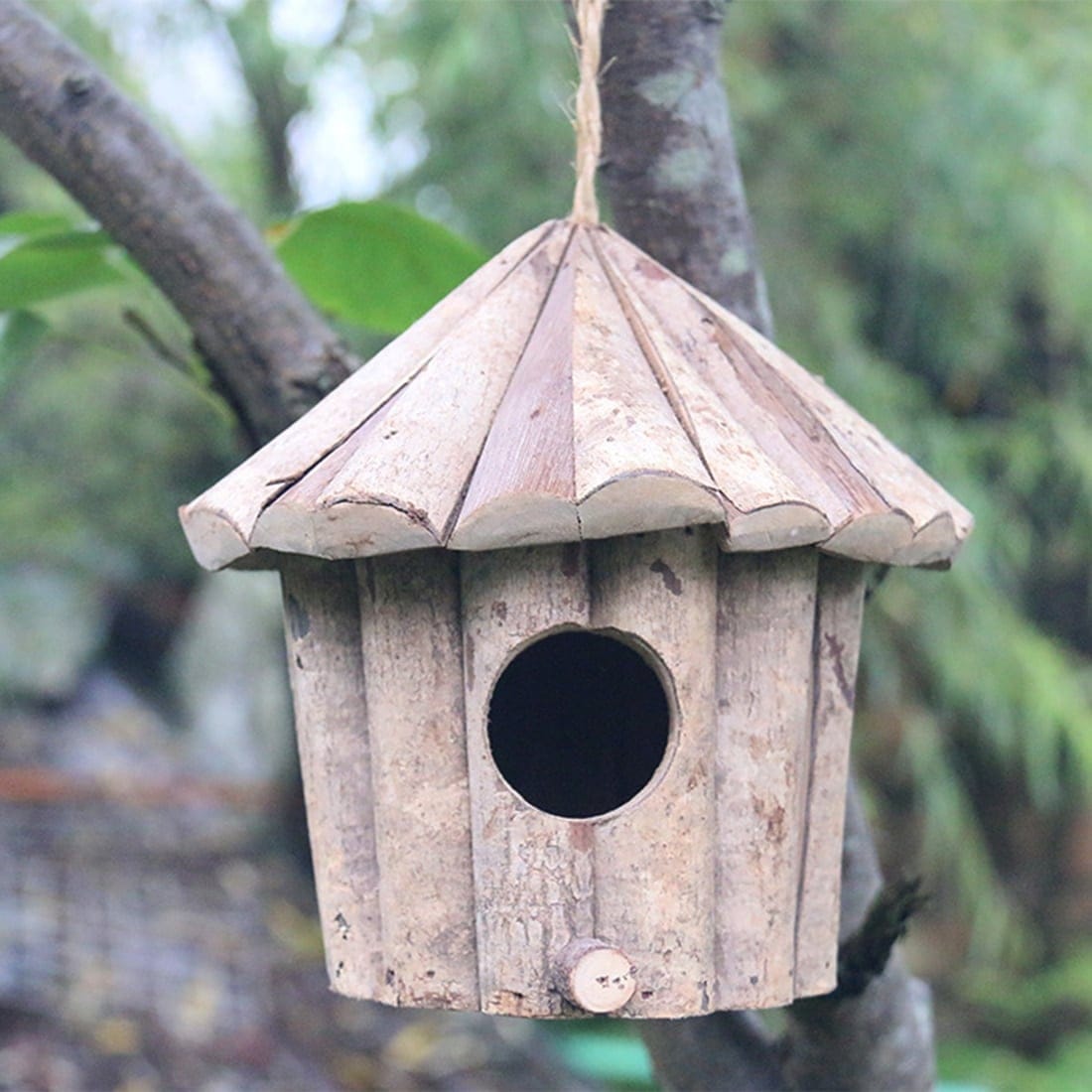 PIU wooden hanging birdhouse