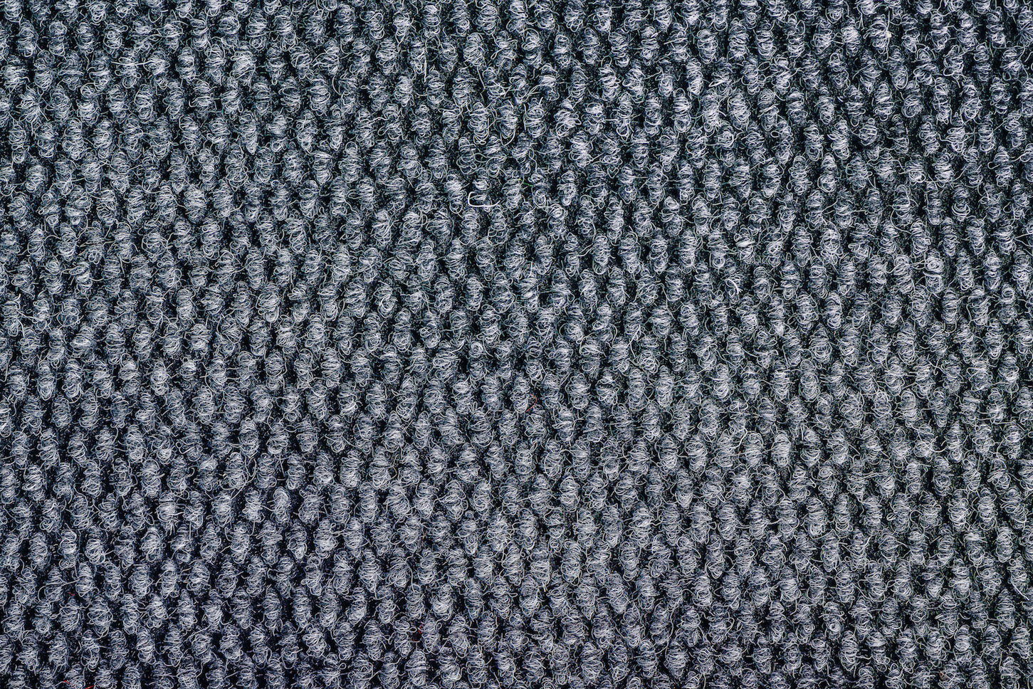 alfombra-gris-de-automovil